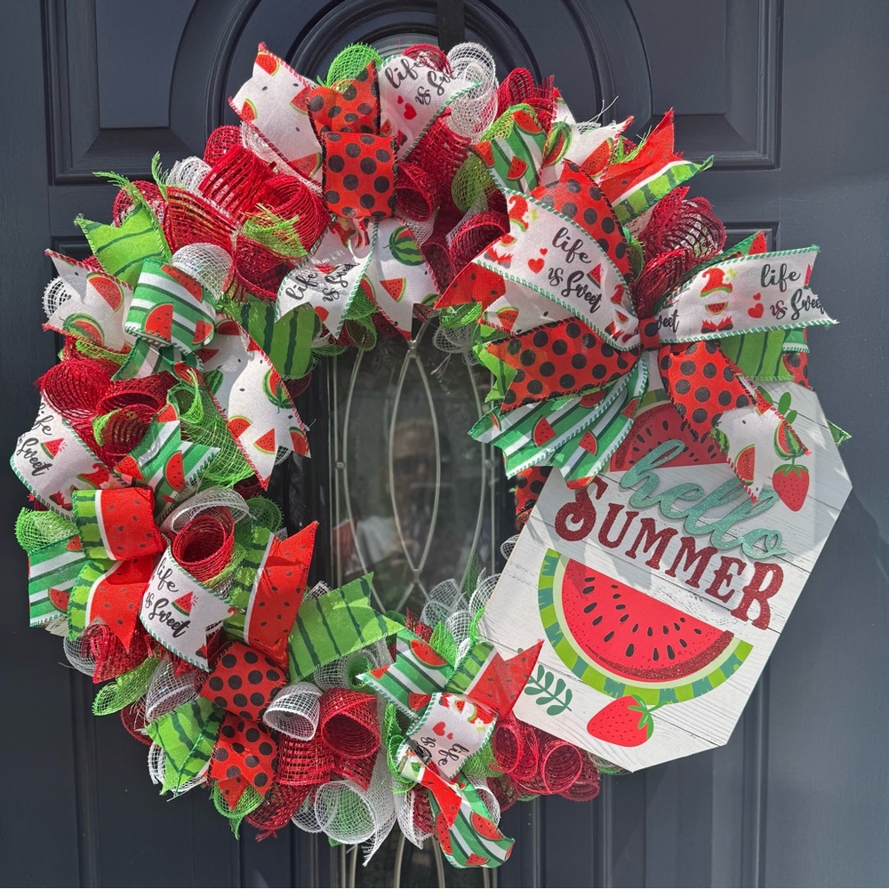 Festive Summer Wreath with Red and Green Accents